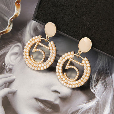 Famous Design Golden Color White Flower Earring 